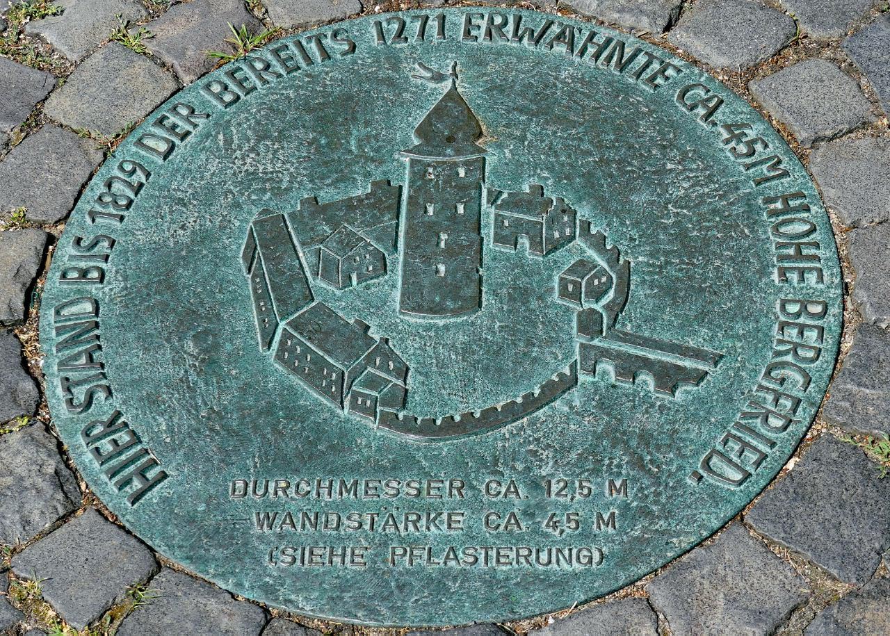 Burg Lüdinghausen | Kennzeichnung des Standortes des früheren Bergfrieds