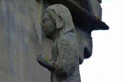 © „Burgen in Westfalen” | Betende Madonna auf dem Sims der Innenhof-Kapelle