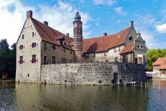 © „Burgen in Westfalen” |  Ansicht auf die Ringmauer und Kernburg