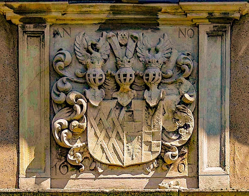Schloss Westerwinkel | Wappen über Tor zur Vorburg