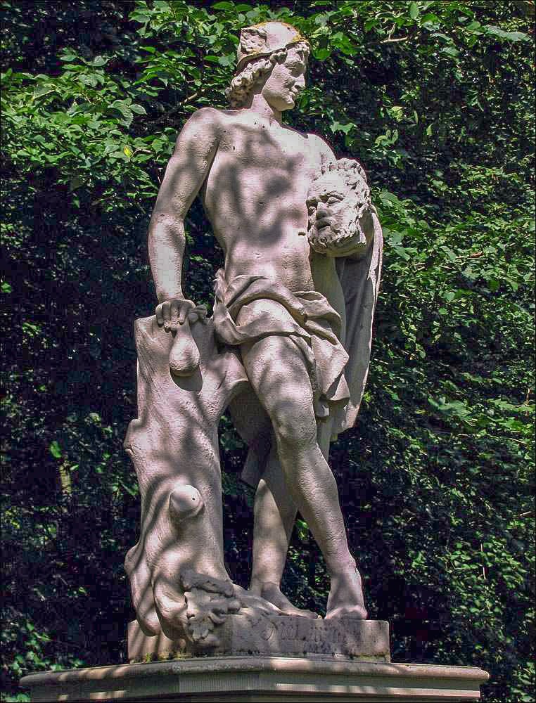 (3) Statue an der Burgallee - Mercurius