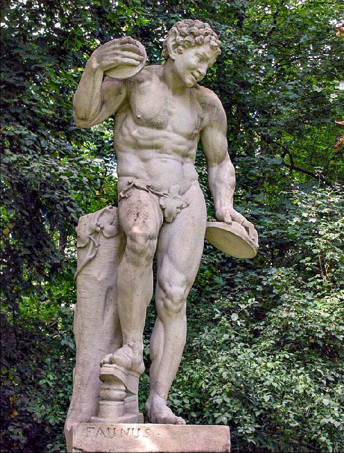 (7) Statue an der Burgallee - Faunus