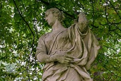 (4) Statue an der Burgallee - Diana