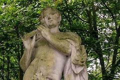 (9) Statue an der Burgallee - Faunus mit Flöte