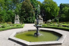 © „Burgen in Westfalen” |  Springbrunnen in der Gartenanlage